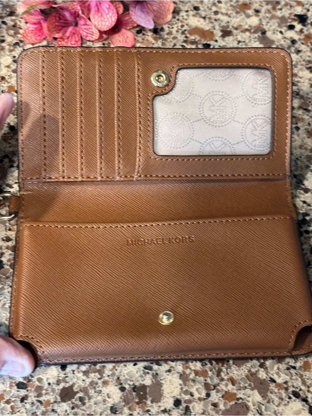 Michael Kors White Logo Zip-Around Wristlet - Picture 3 of 10